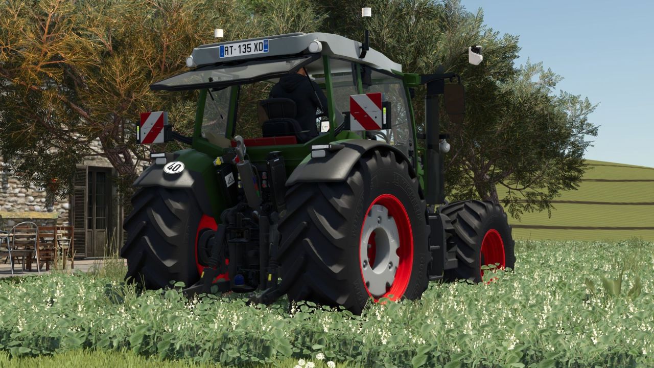Efektywny Traktor Fendt Vario 200 z Interaktywnym Sterowaniem dla FS25 - Zrzuty ekranu