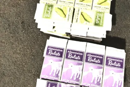 Realistisches Food Pack für FS25 – Futterpaletten für Jungtiere und praktische Lagerung — 2