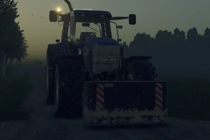 Потужна Противага AGB 1200 Kg Weight для Стабільної Роботи Трактора у FS25