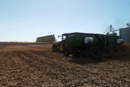 Efficient Lockwood 608 Air Cup Planter — Precision Seeding at High Speed — 2