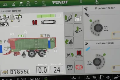 Екран isoBUS Strautmann Magnon 430 CFS (Prefab) для Farming Simulator 25