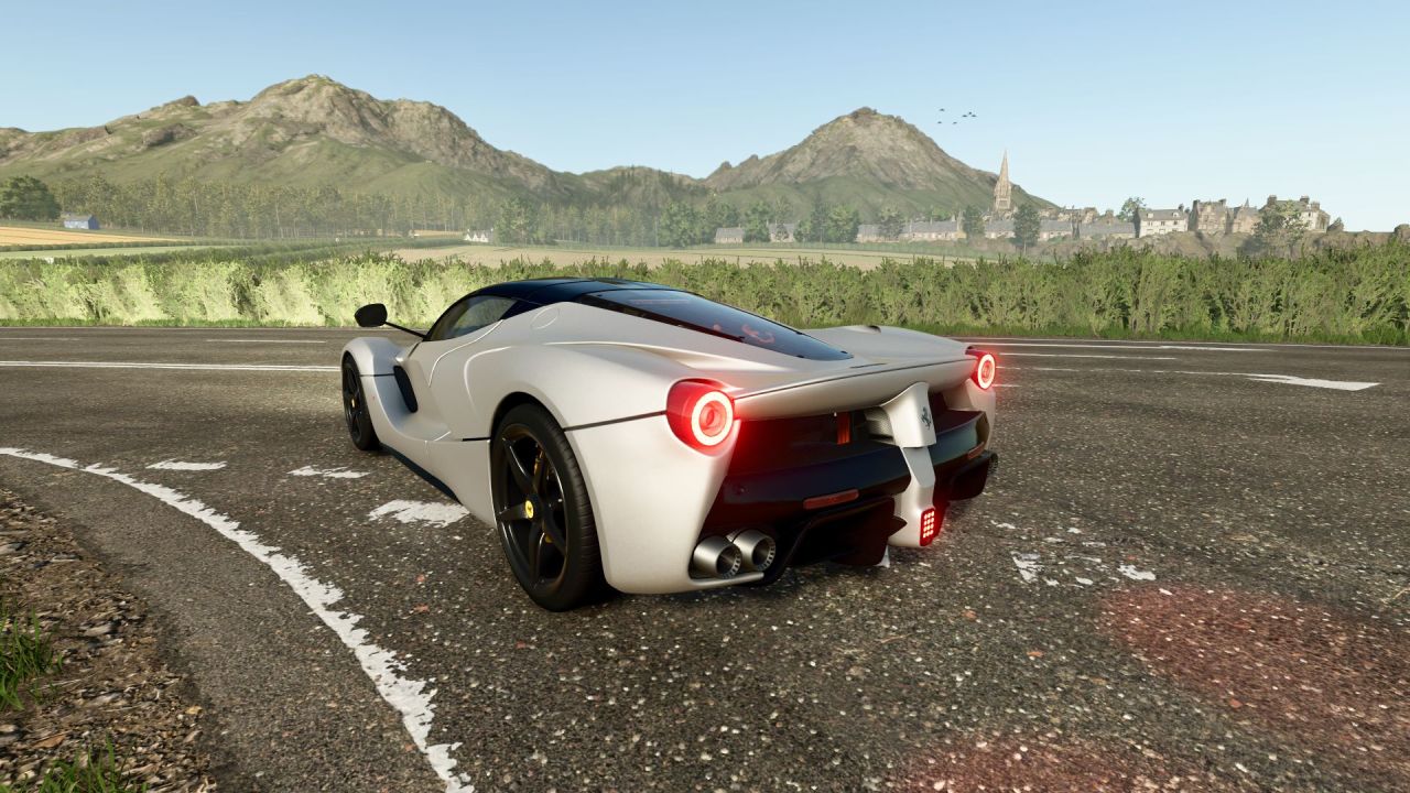 Автомобіль Ferrari LaFerrari для Farming Simulator 25
