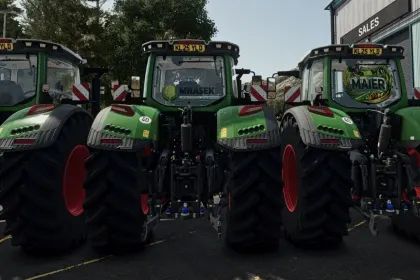 Universal Stickers (Prefab) for Equipment and Buildings — Quick Customization in FS25