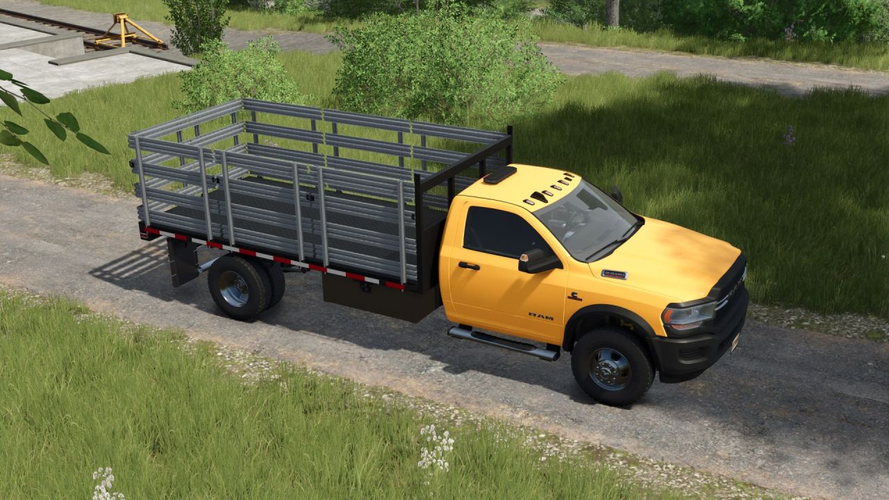 Leistungsstarker Pickup Dodge Ram 5500 Stakebed für Farmarbeiten in FS25