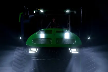 Leistungsstarker Traktor John Deere 9RX High-Horsepower Series für effiziente Landwirtschaft — 2