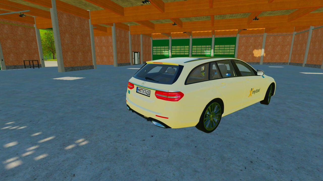 Скін Mercedes Benz E Class Таксі Гамбург для Farming Simulator 22