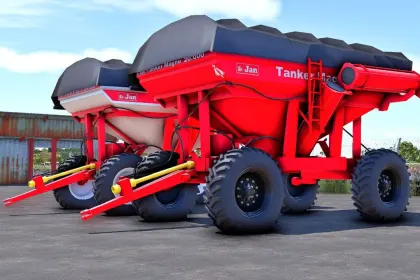 Potężny Traktor Jan Magnu 20000 do Ciężkich Prac w Farming Simulator 25 — 2