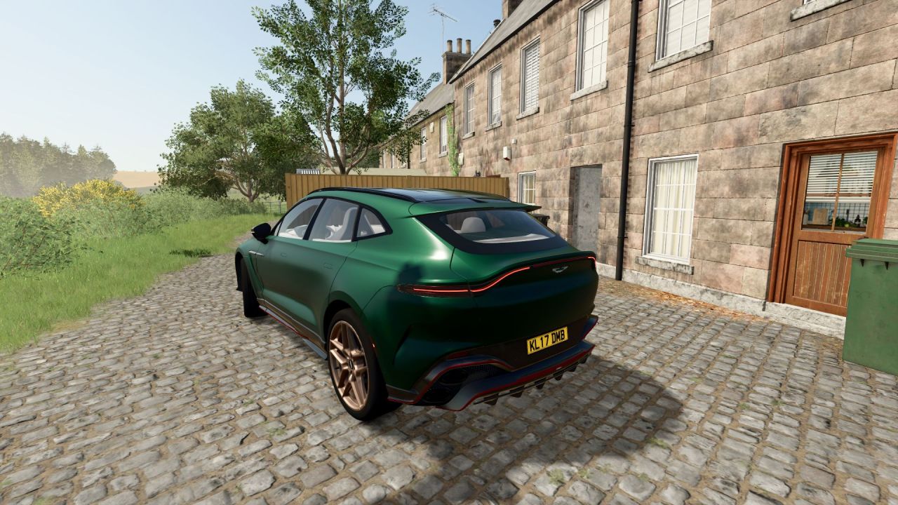 Автомобіль Aston Martin DBX S для Farming Simulator 25