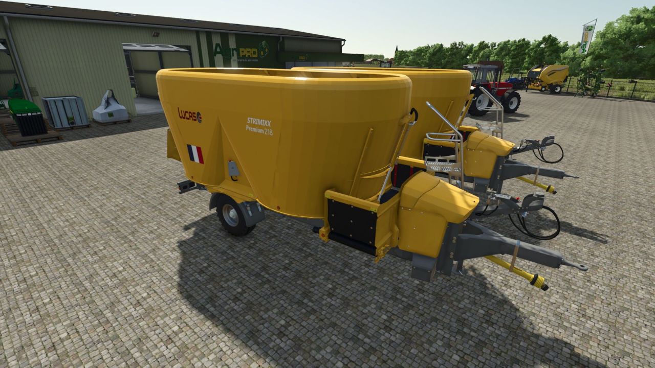 Efficient Feed Mixer Lucas Strimixx Premium 218 for Farming Simulator 25 - Screenshots